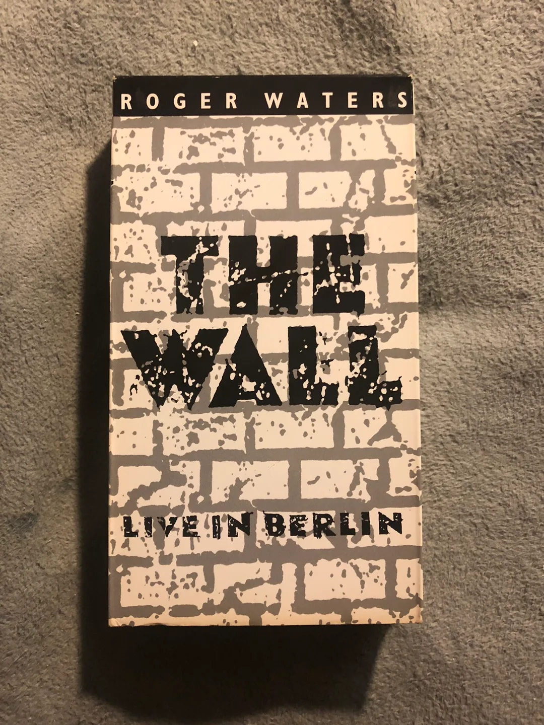 Roger Waters The Wall Live in Berlin VHS & Book image indicator(4)