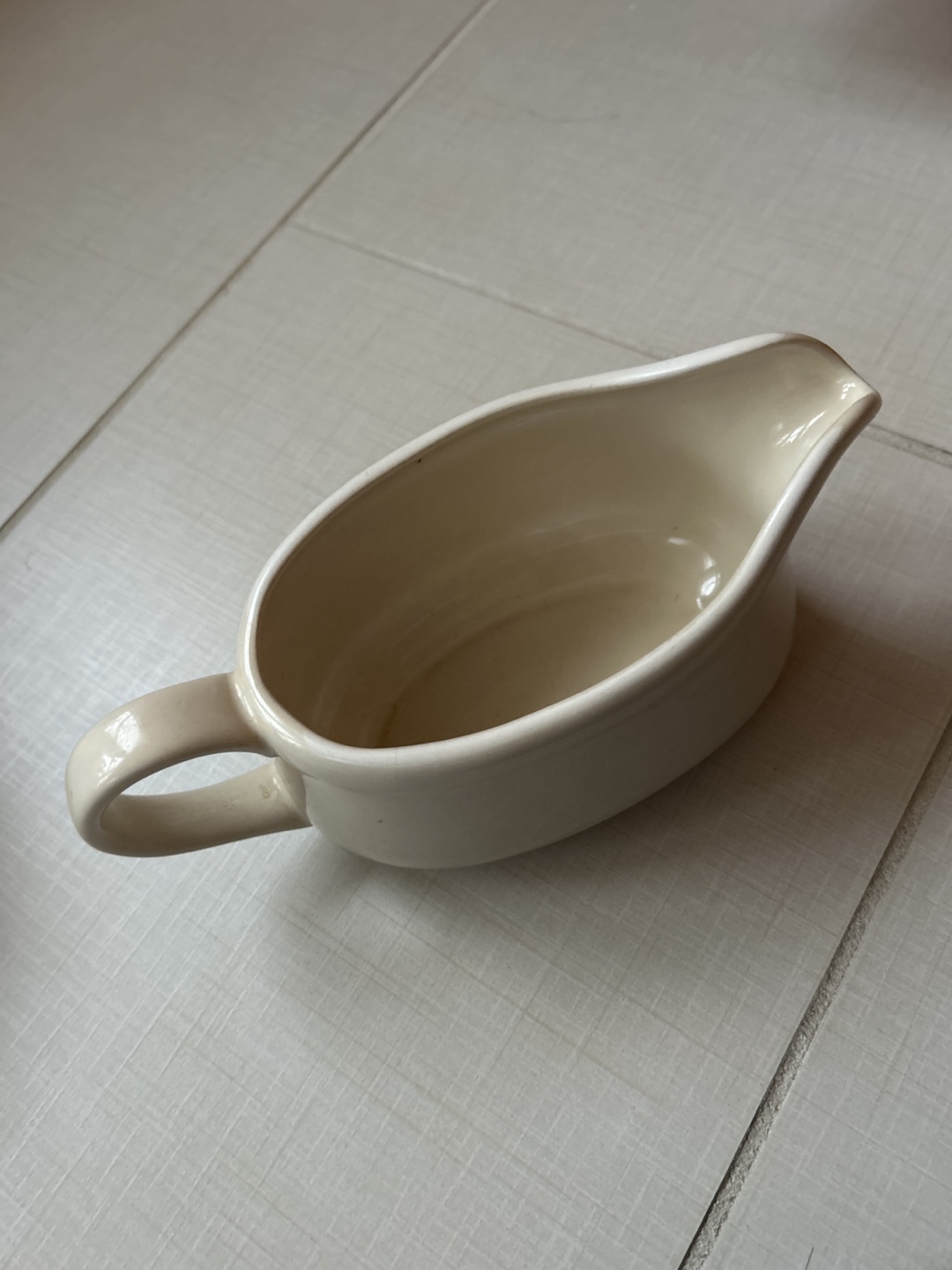 Cream-Colored Ceramic Sauce Boat and Matching Dish - photo 2