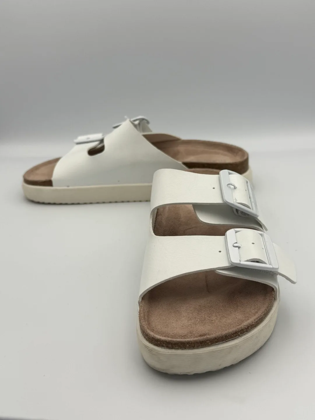 ✨Women’s Madden Girl White Sandals – Great Condition! Size 6.5✨ image indicator(5)