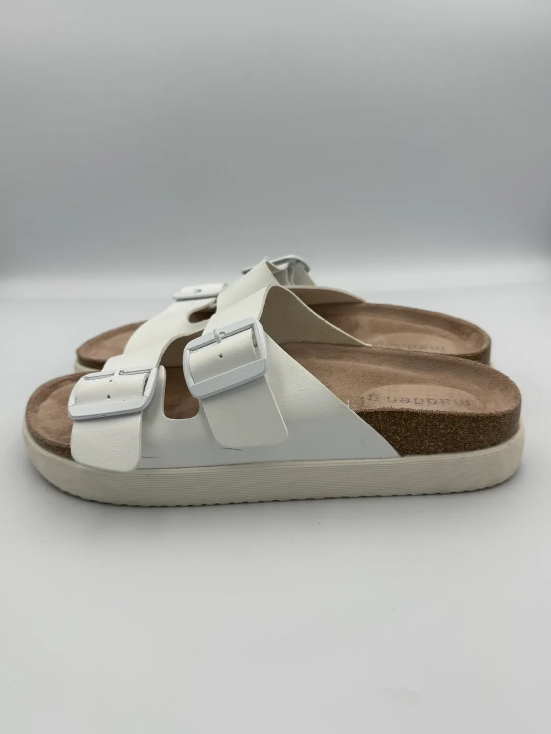 ✨Women’s Madden Girl White Sandals – Great Condition! Size 6.5✨ image indicator(2)