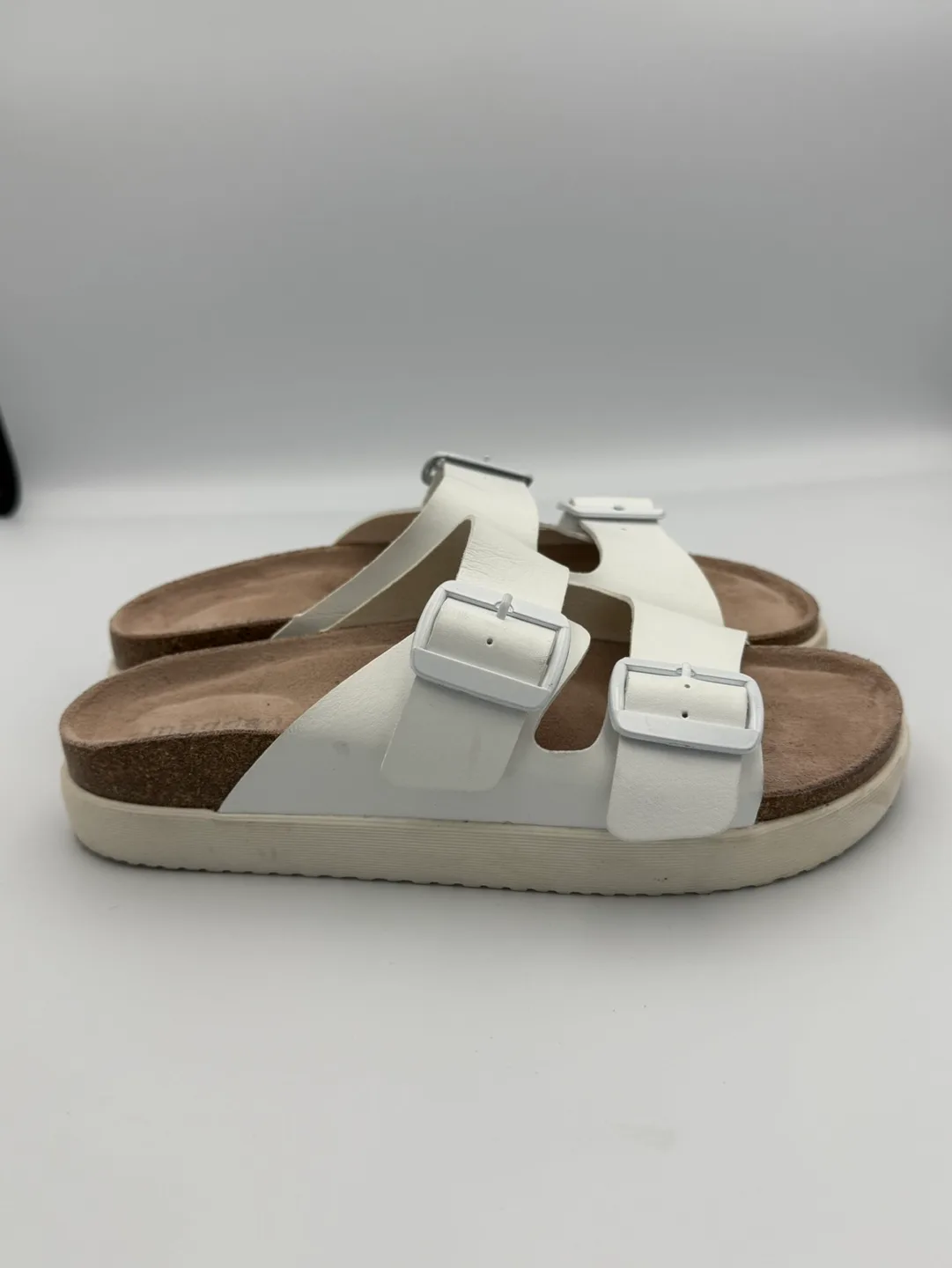 ✨Women’s Madden Girl White Sandals – Great Condition! Size 6.5✨ image indicator(4)