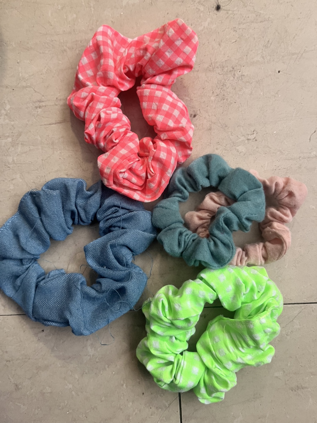 Five colourful scrunchies - photo 2