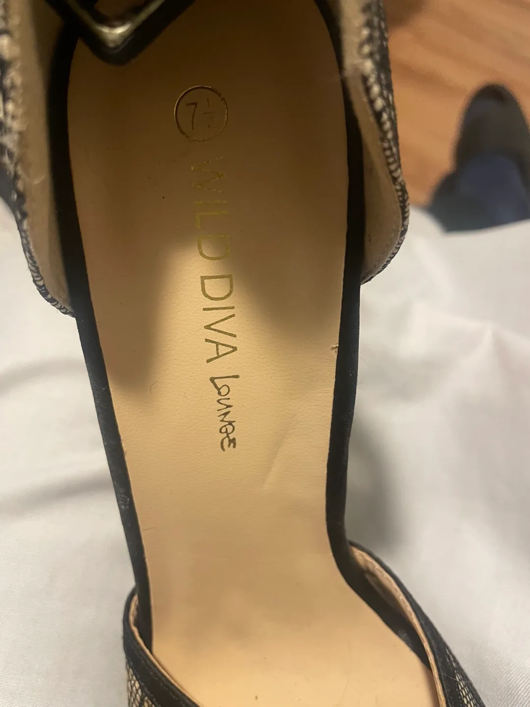 Wild Diva Lounge Black and Gold Lace Heels - Size 7 image indicator(3)