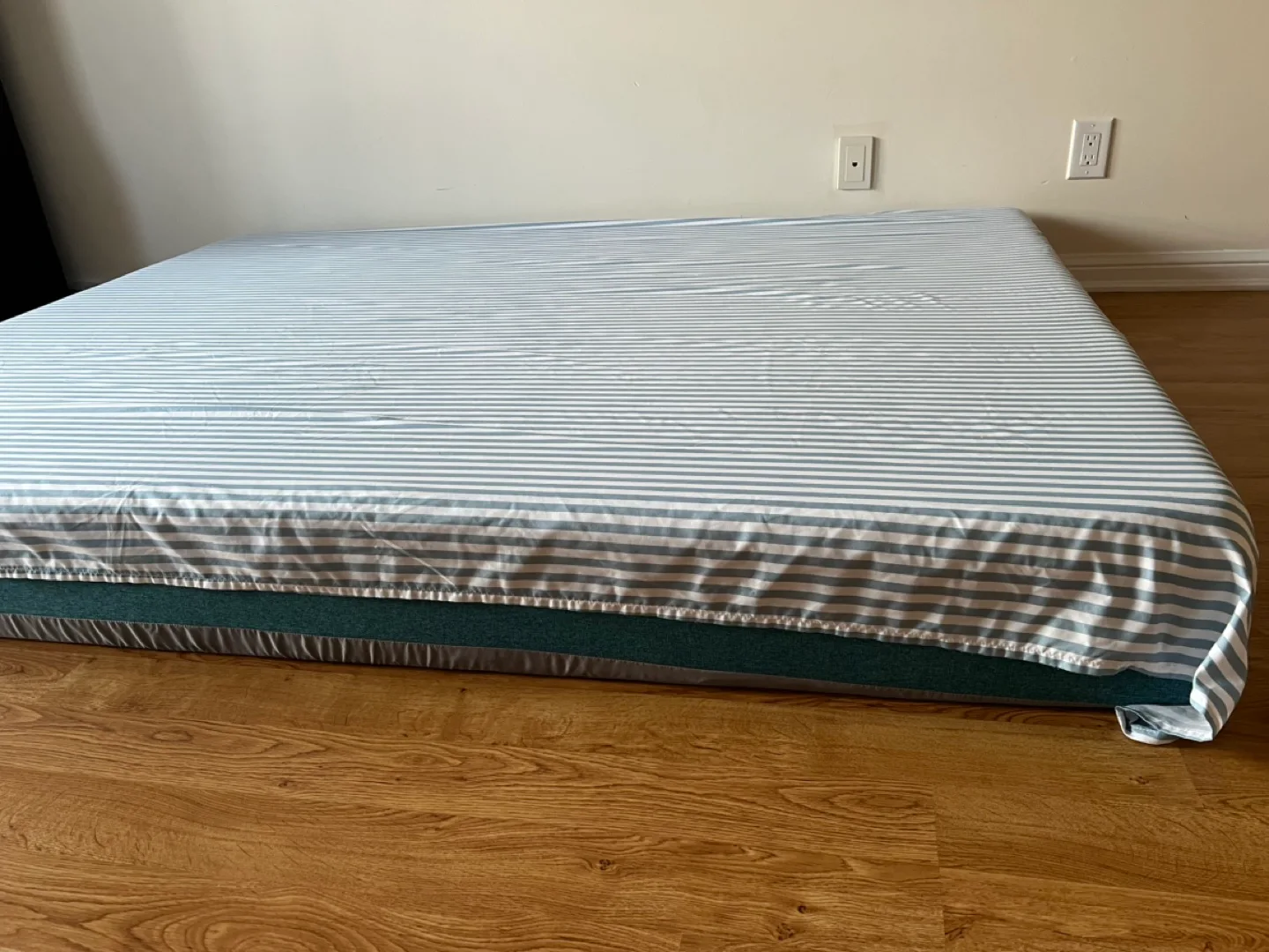 New Queen size mattress - 6 inch - memory foam image indicator(2)