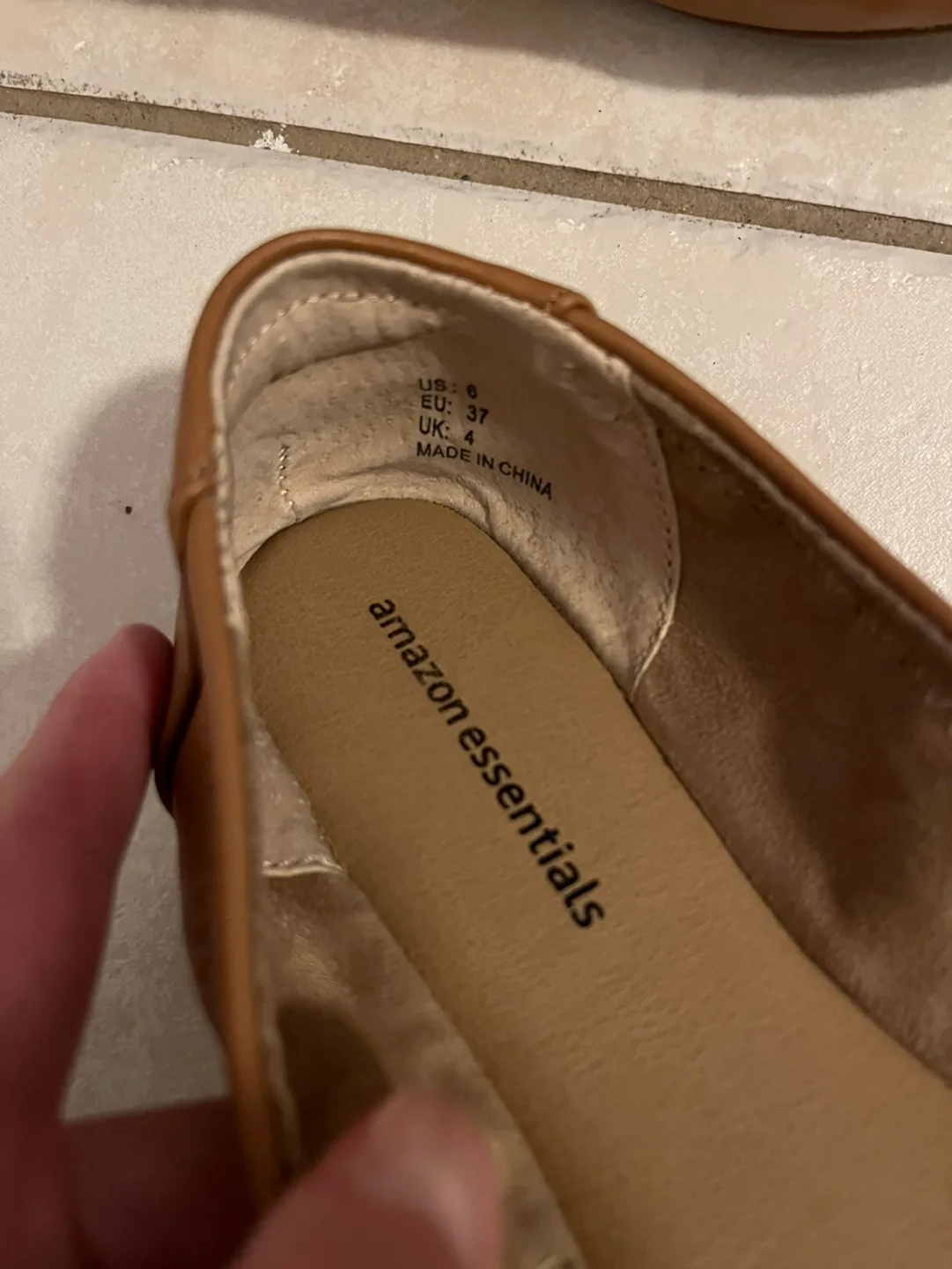 Amazon Essentials Women's Tan Flats - Size 6 image indicator(2)