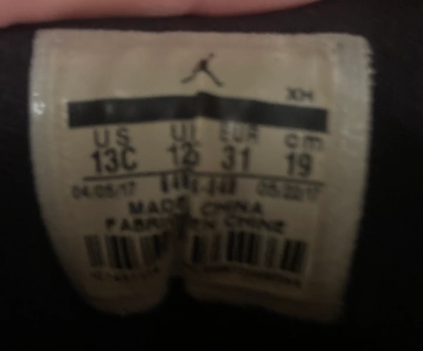 Jordan 1 Mid SE (GS) Black Size 13C image indicator(2)