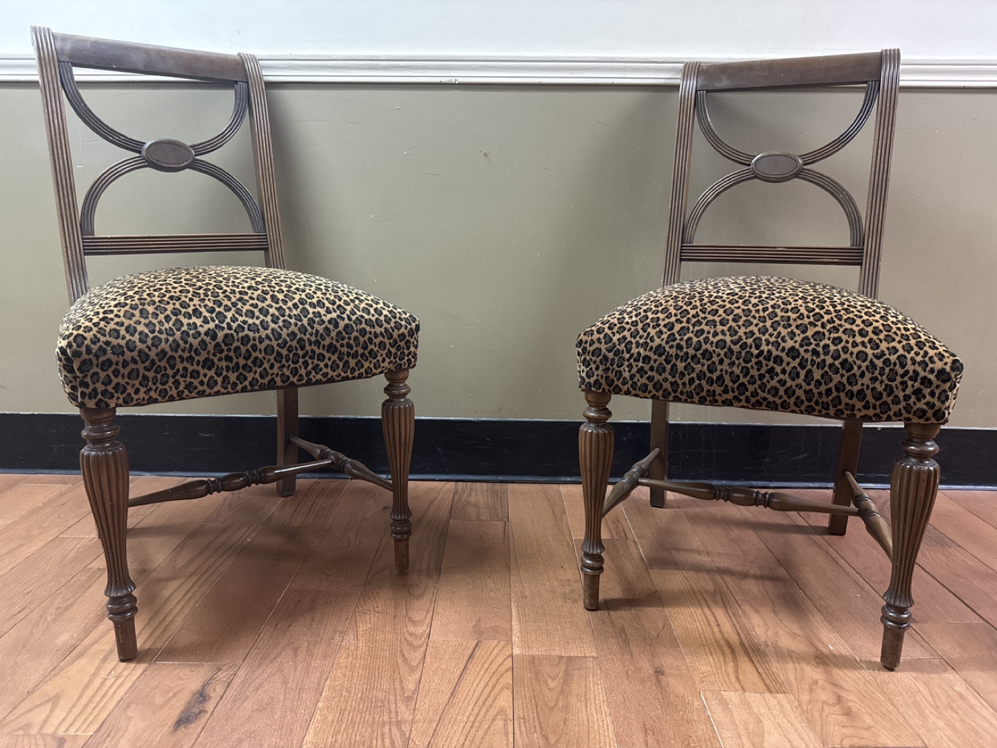 Pair of Leopard Print Upholstered Chairs - photo 3