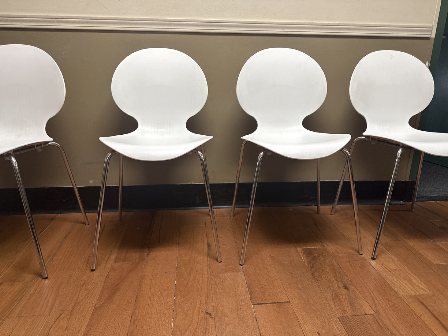 Set of Four White Plastic Chairs with Chrome Legs - photo 4