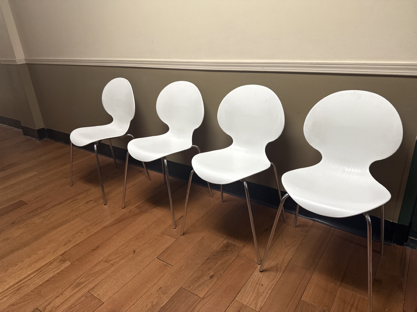 Set of Four White Plastic Chairs with Chrome Legs - photo 2