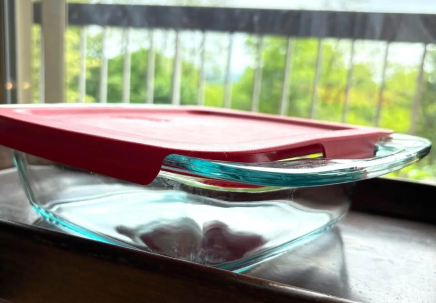 Pyrex Square Bakeware with Red Lid Built-in Handles, Like New image indicator(4)
