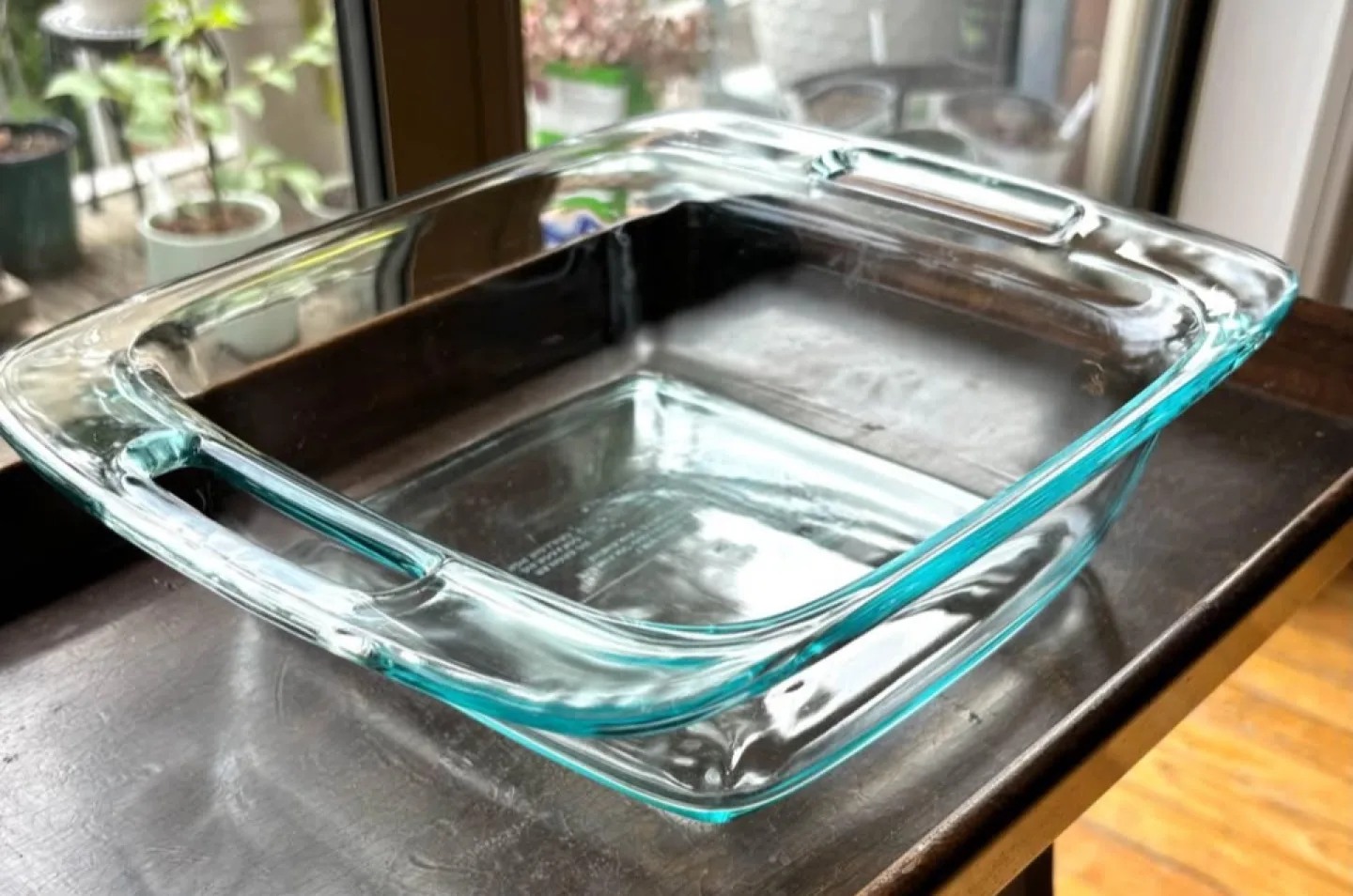 Pyrex Square Bakeware with Red Lid Built-in Handles, Like New image indicator(2)