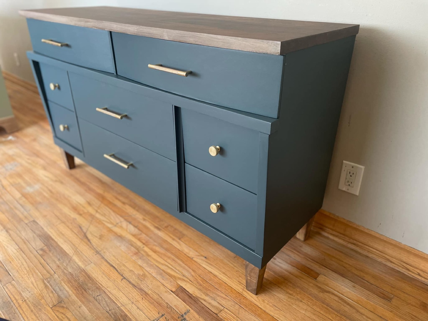 Mid-Century Modern Dresser - Refurbished - photo 3