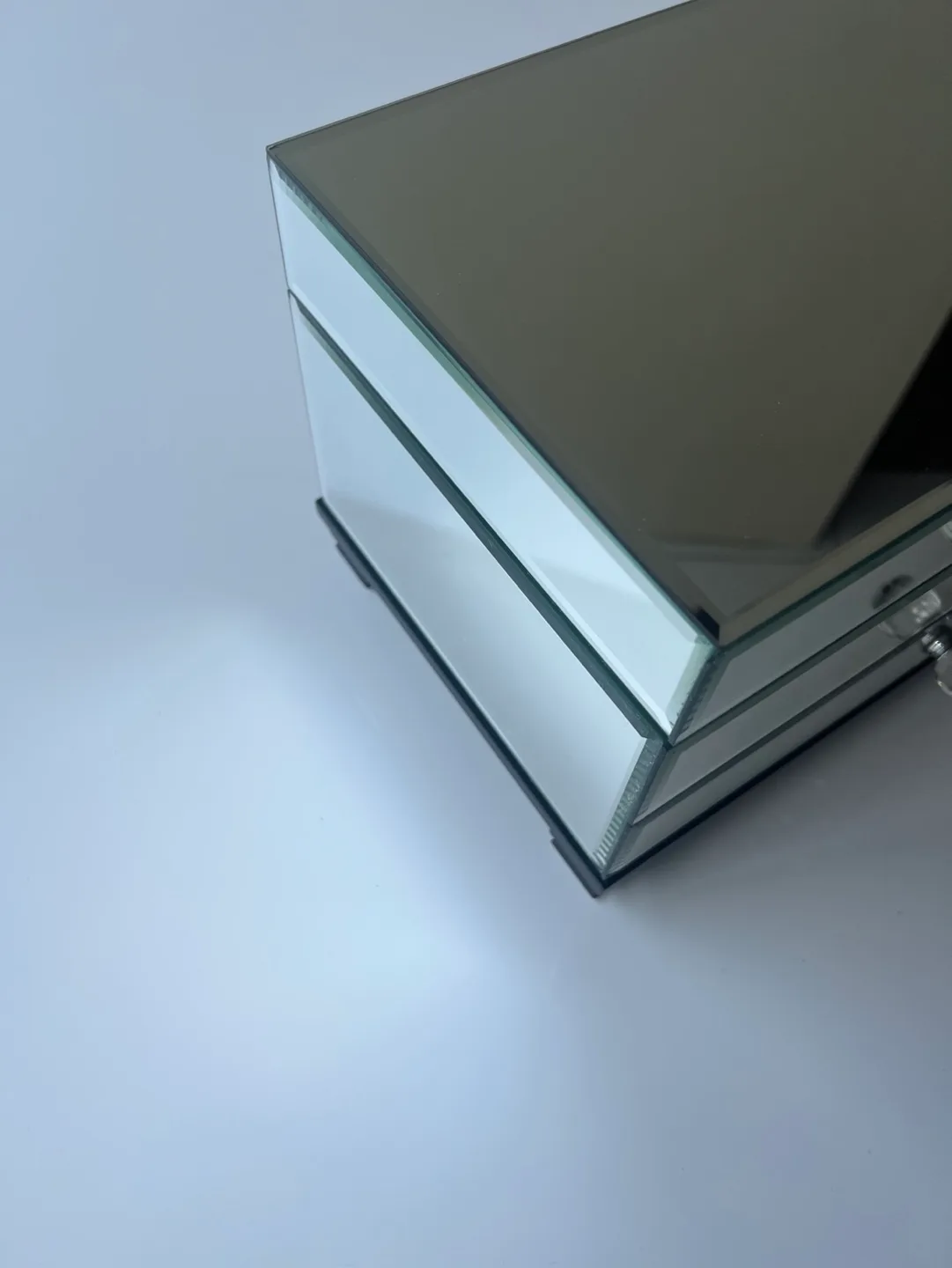Mirrored Jewelry Box with Drawers image indicator(2)