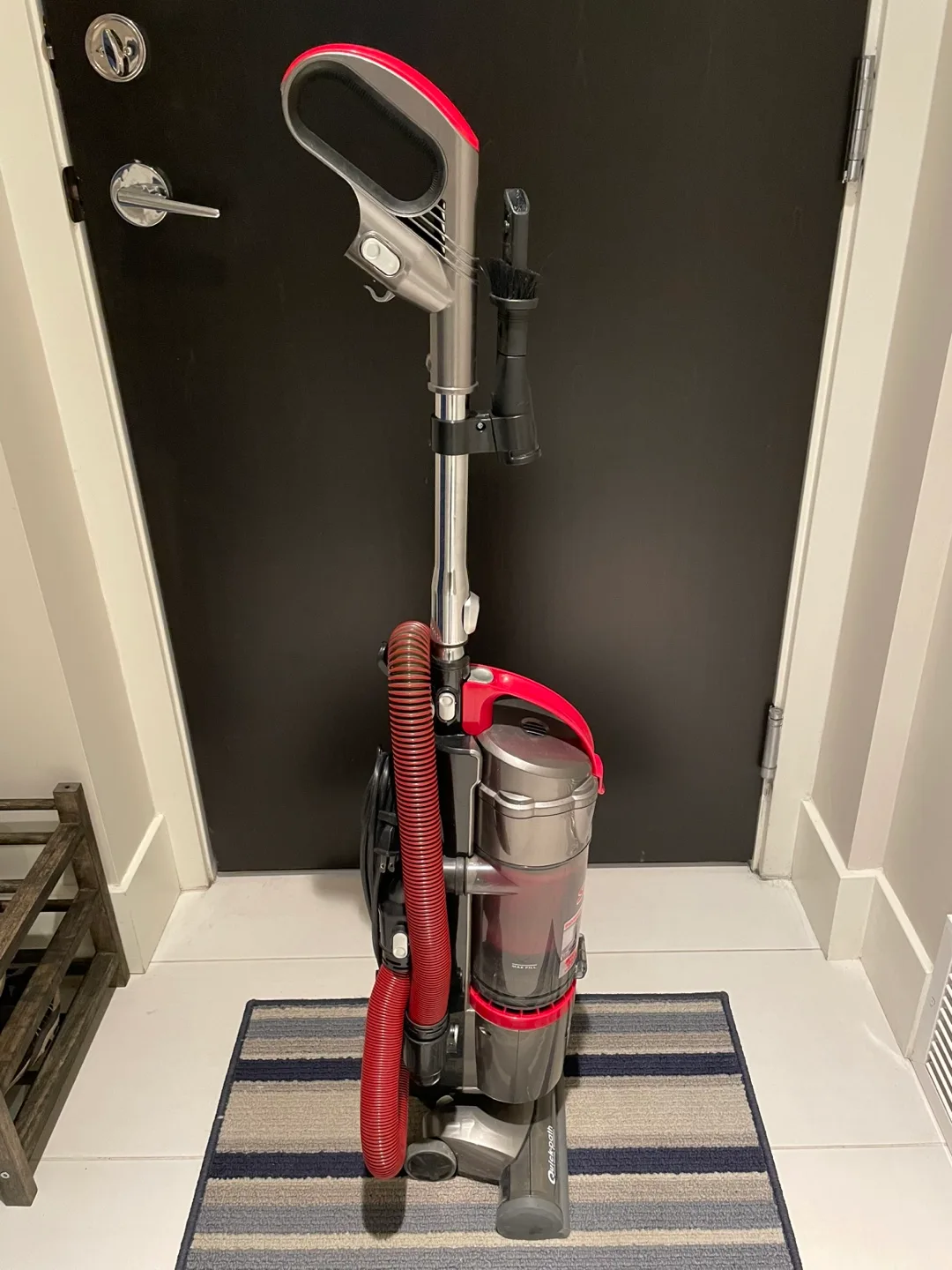 Swerve Lightweight Cyclonic Vacuum Cleaner image indicator(2)