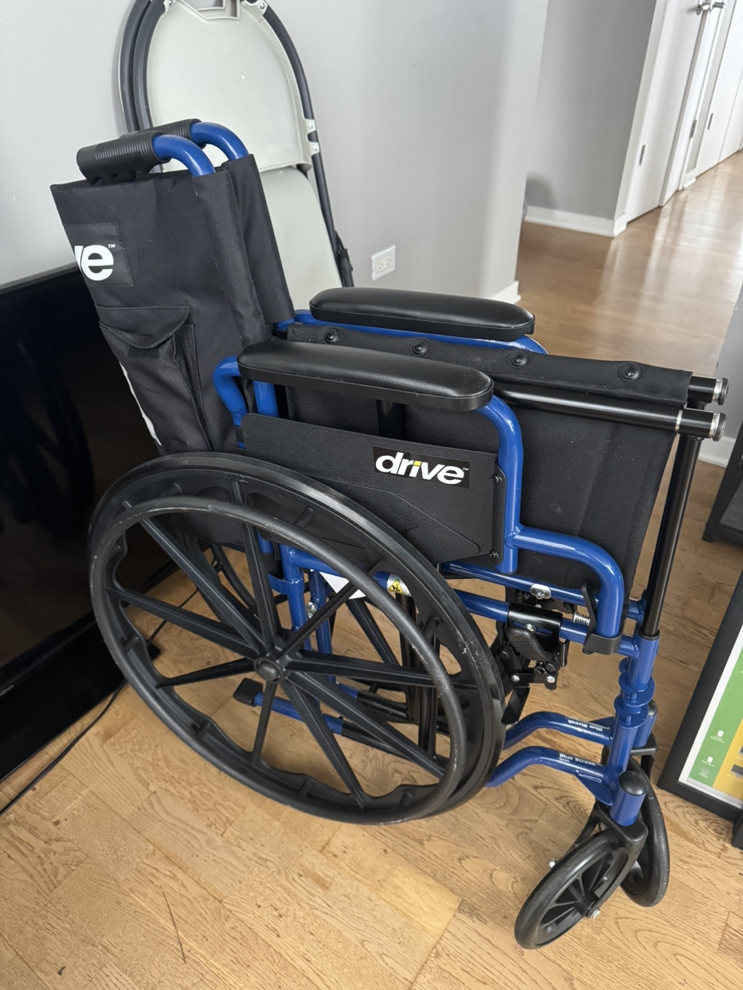 Wheelchair - photo 2