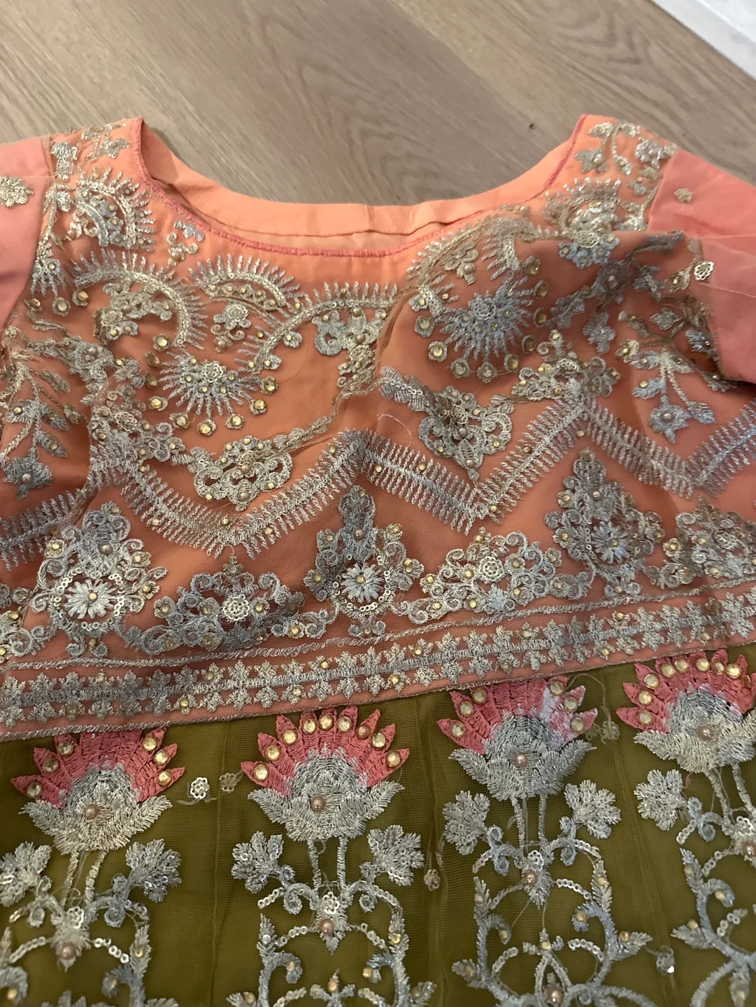 Beautiful Embroidered Pakistani Shalwar Kameez image indicator(2)