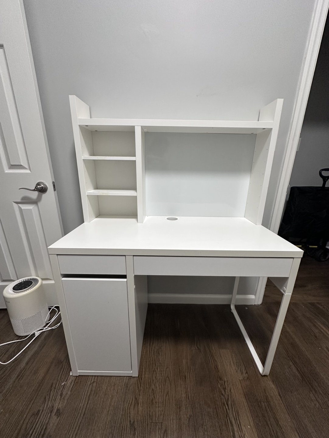 IKEA MICKE Desk with Hutch - White