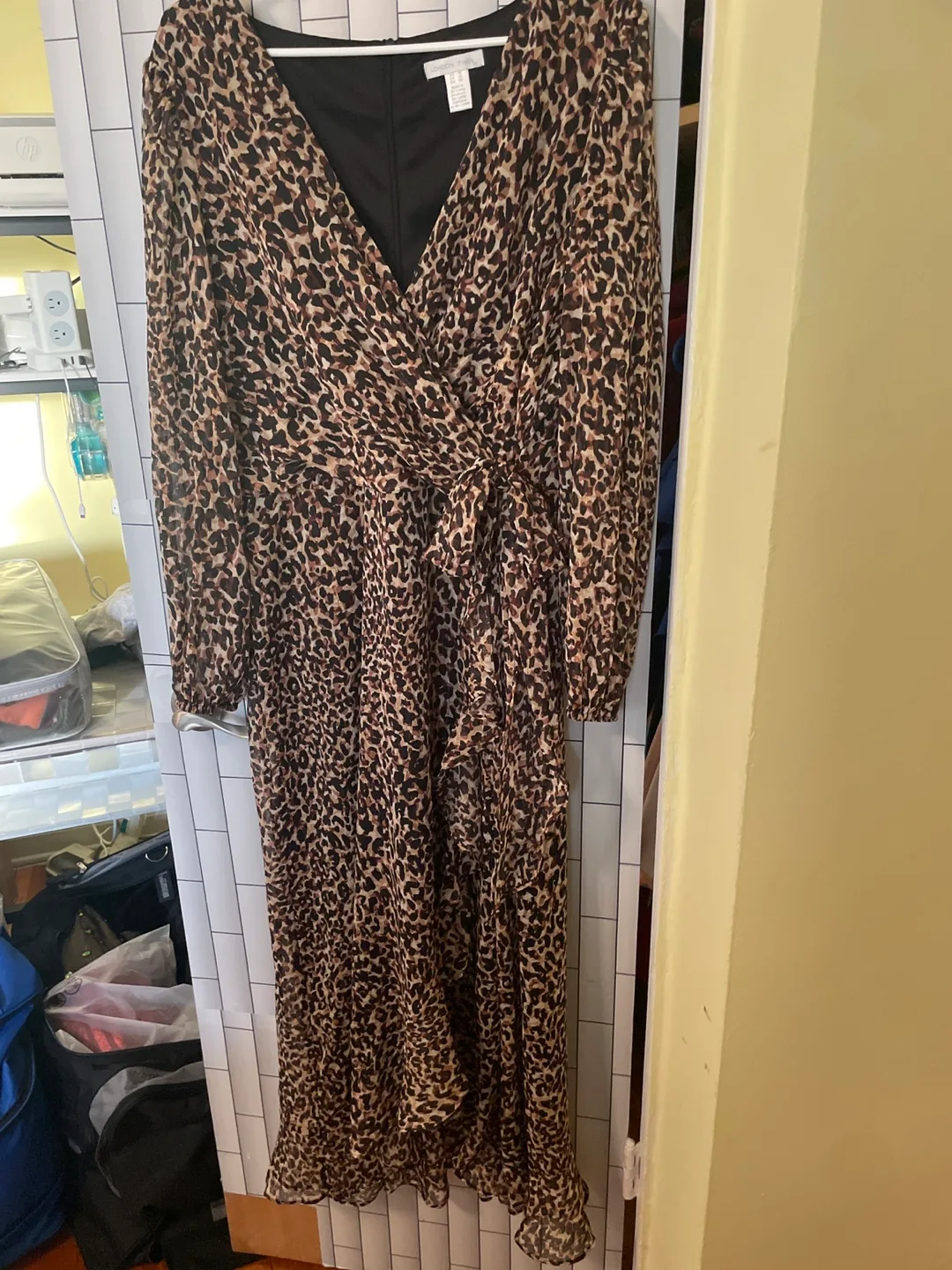 London Times Leopard Print Wrap Dress Size 16 image indicator(4)