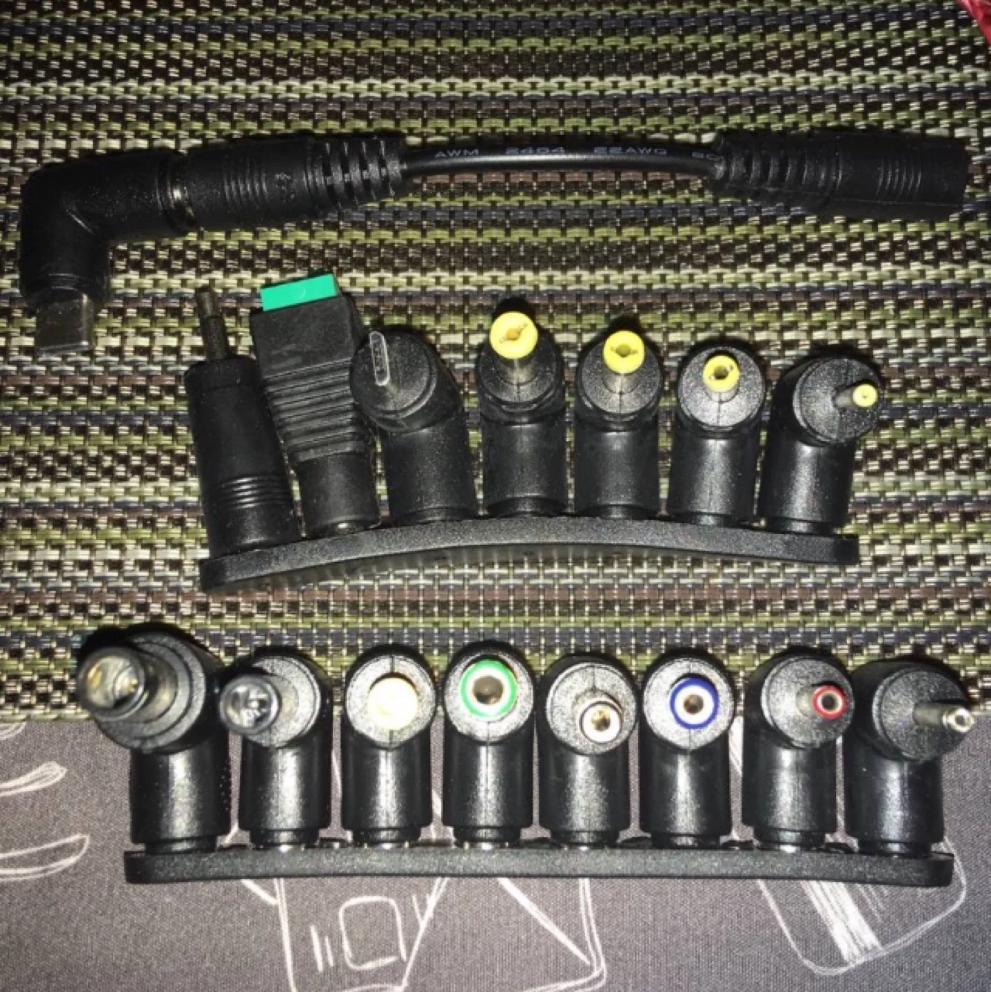 Universal Laptop Power Supply with Multiple Tips image indicator(2)