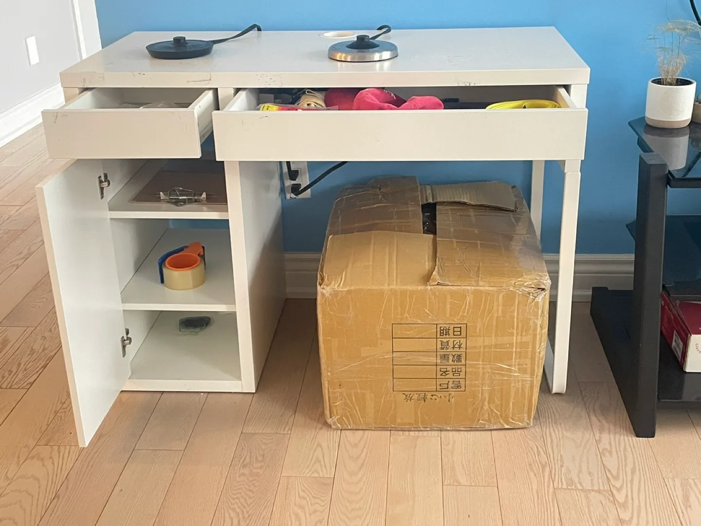 White Desk, white table, 2 drawer, 3 layers, work all perfectly image indicator(2)