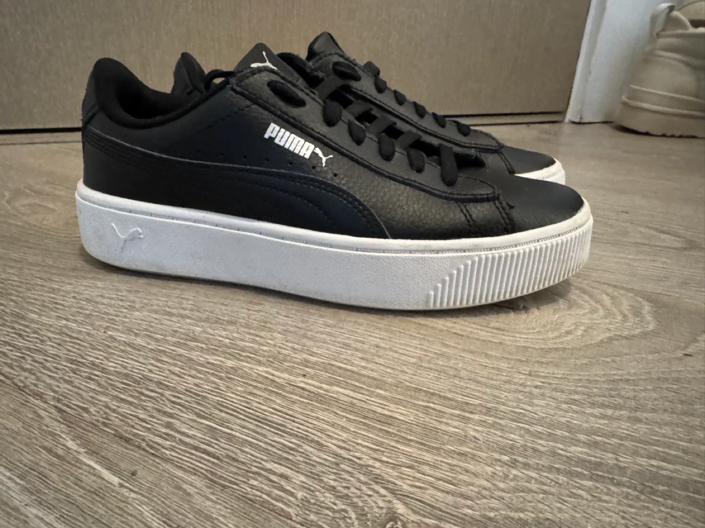 Puma Platform Sneakers - Black Leather- size 7 women image indicator(2)