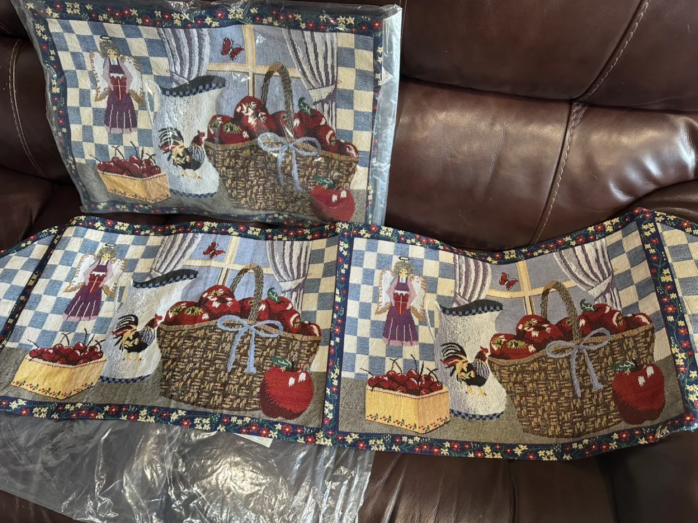 Apple themed table runner and placemats image indicator(2)