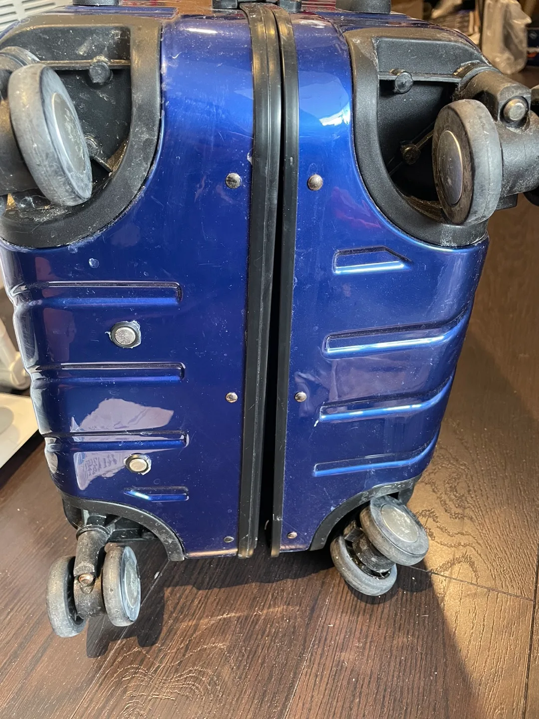 Cabin American Tourister Carry-On Suitcase image indicator(3)