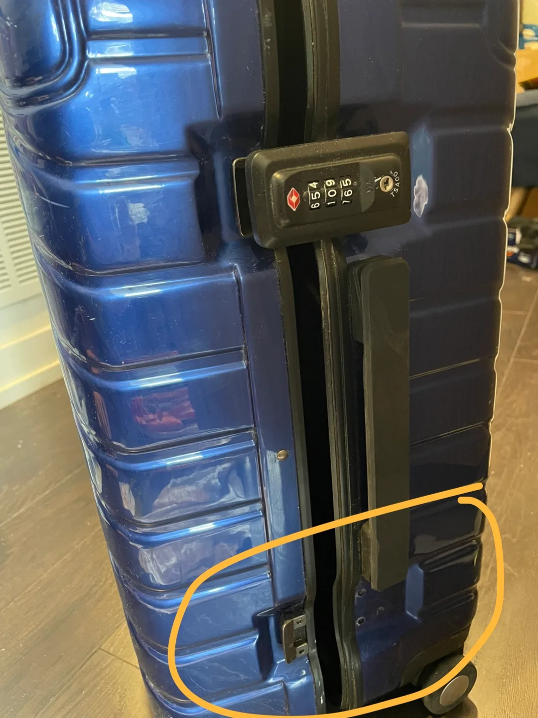 Cabin American Tourister Carry-On Suitcase image indicator(4)