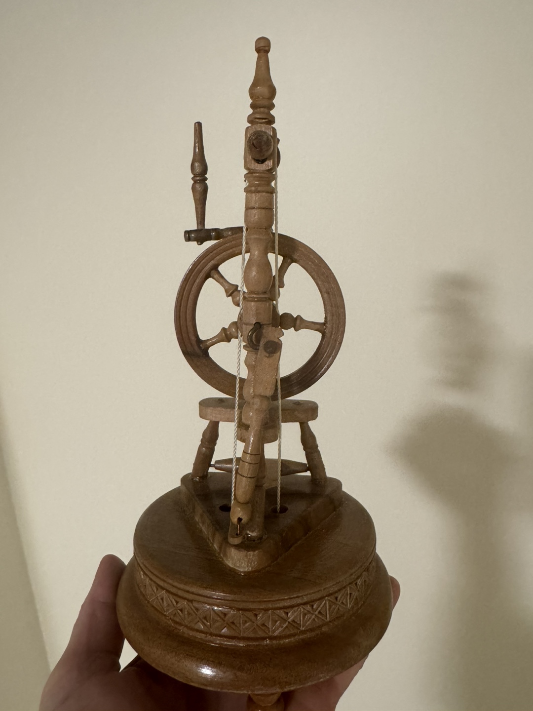 Antique Wooden Spinning Wheel Music Box - photo 3