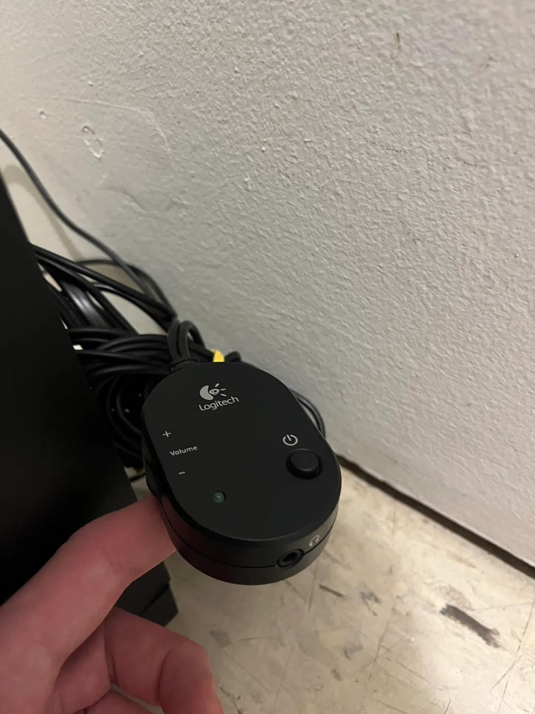 New Logitech Z313 Speakers and subwoofer sound system image indicator(3)