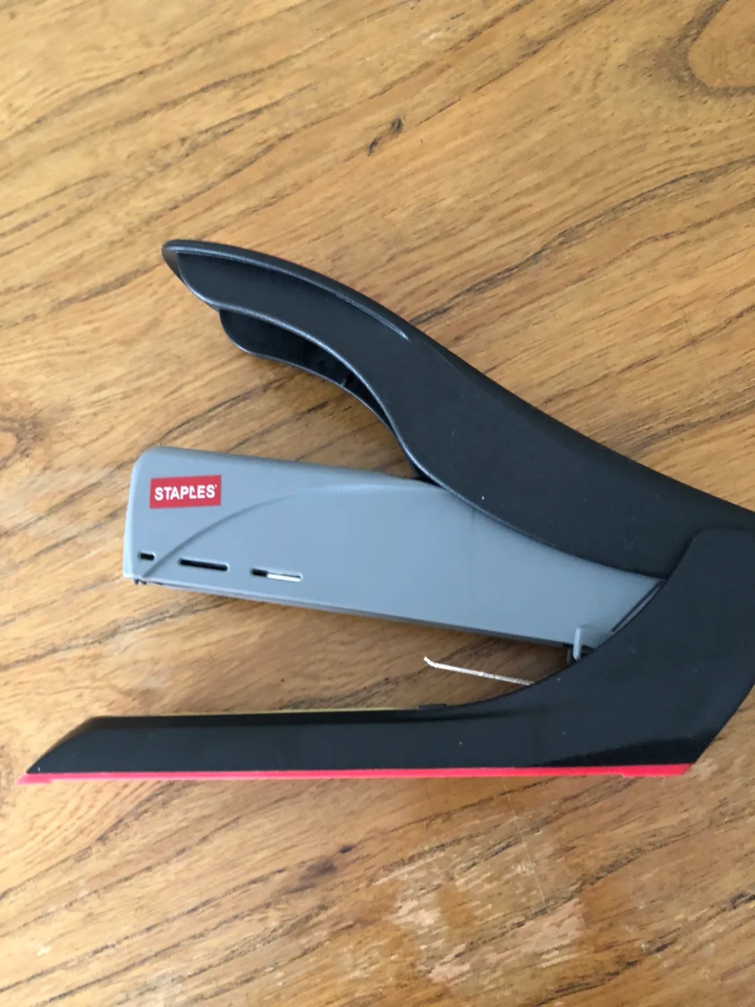 Staples Heavy-Duty Stapler with staples image indicator(2)