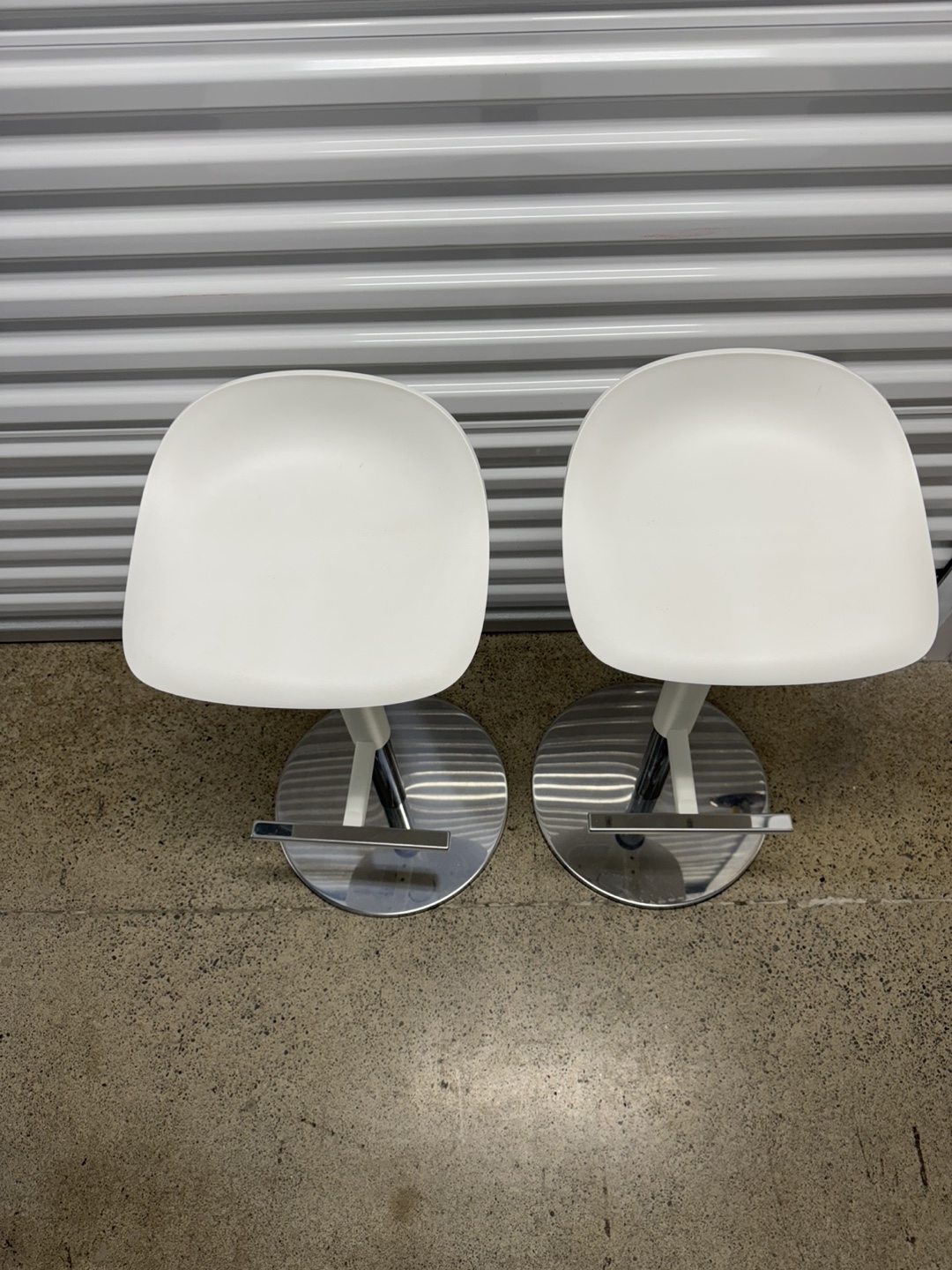 Pair of White Modern Bar Stools - photo 3