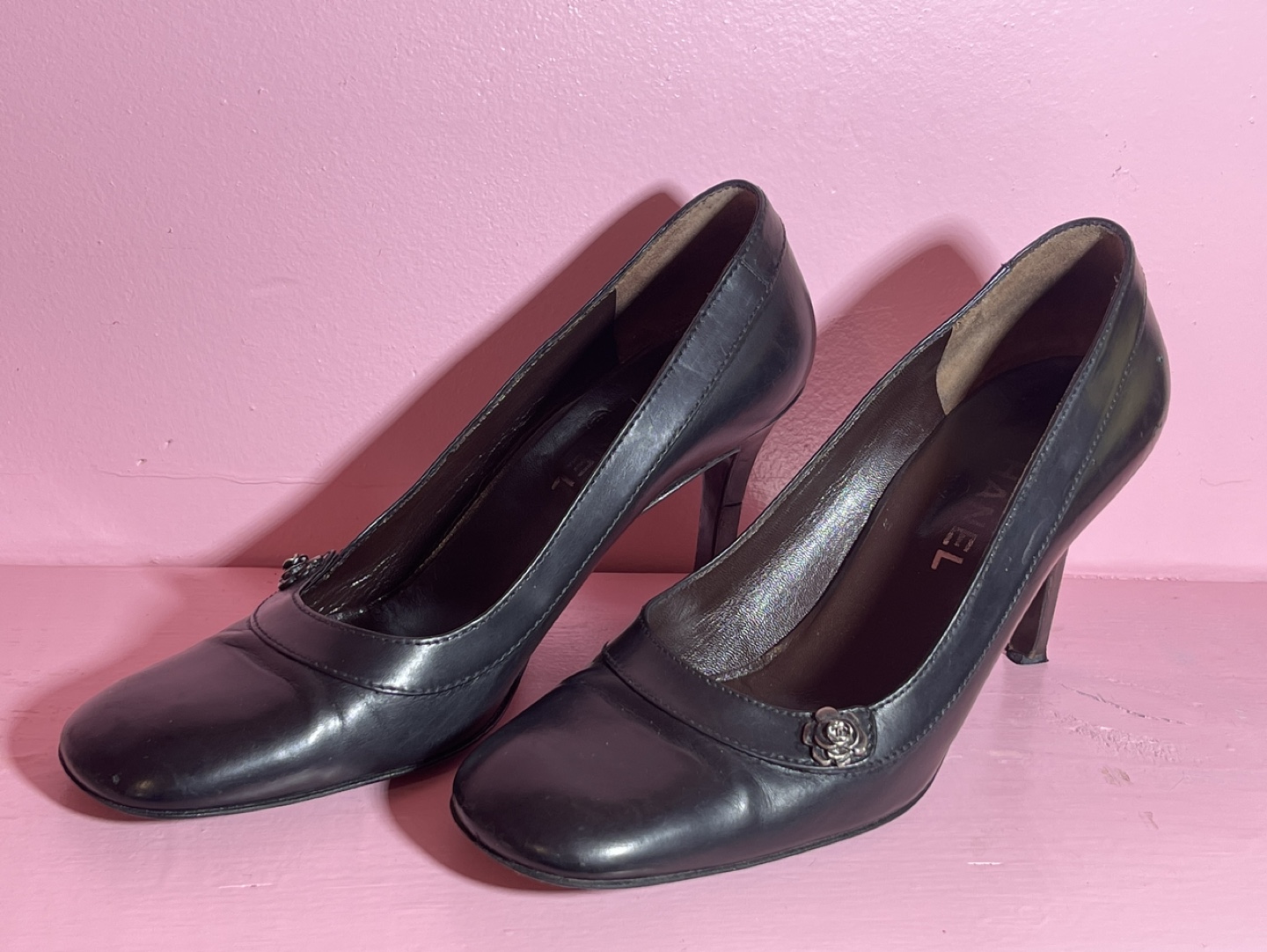 Authentic Vintage Chanel Black Leather Heels Size 9 - photo 4