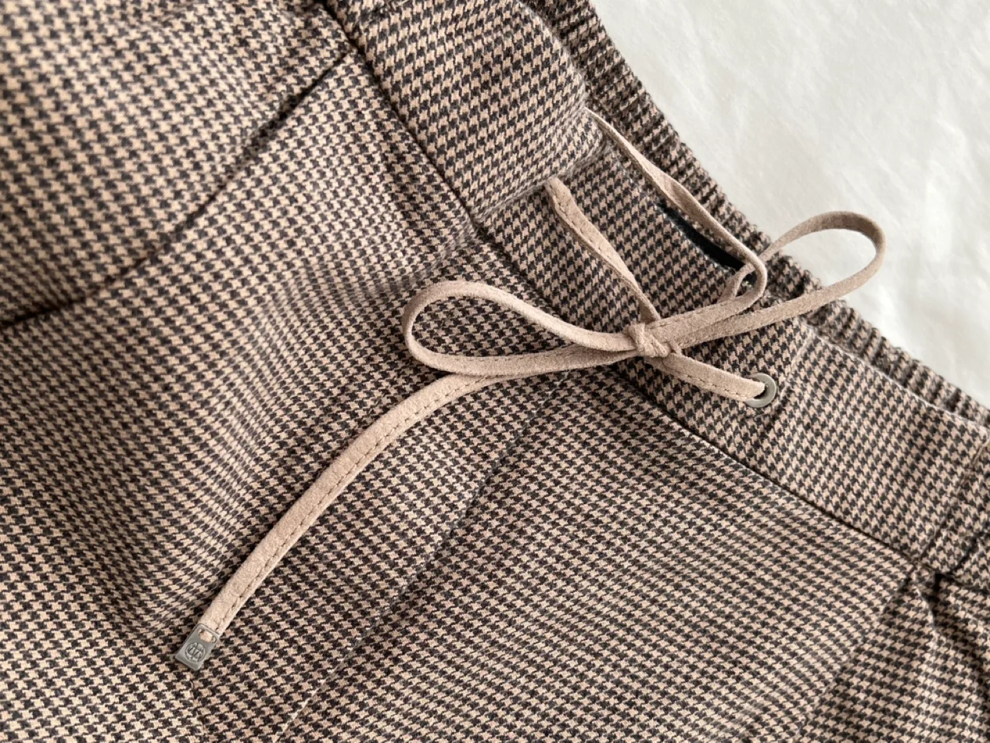 Massimo Dutti Brown Houndstooth Patterned Trousers image indicator(4)