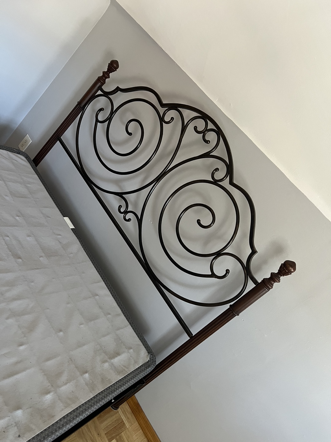 Queen wood and metal bed frame with foot board - photo 2