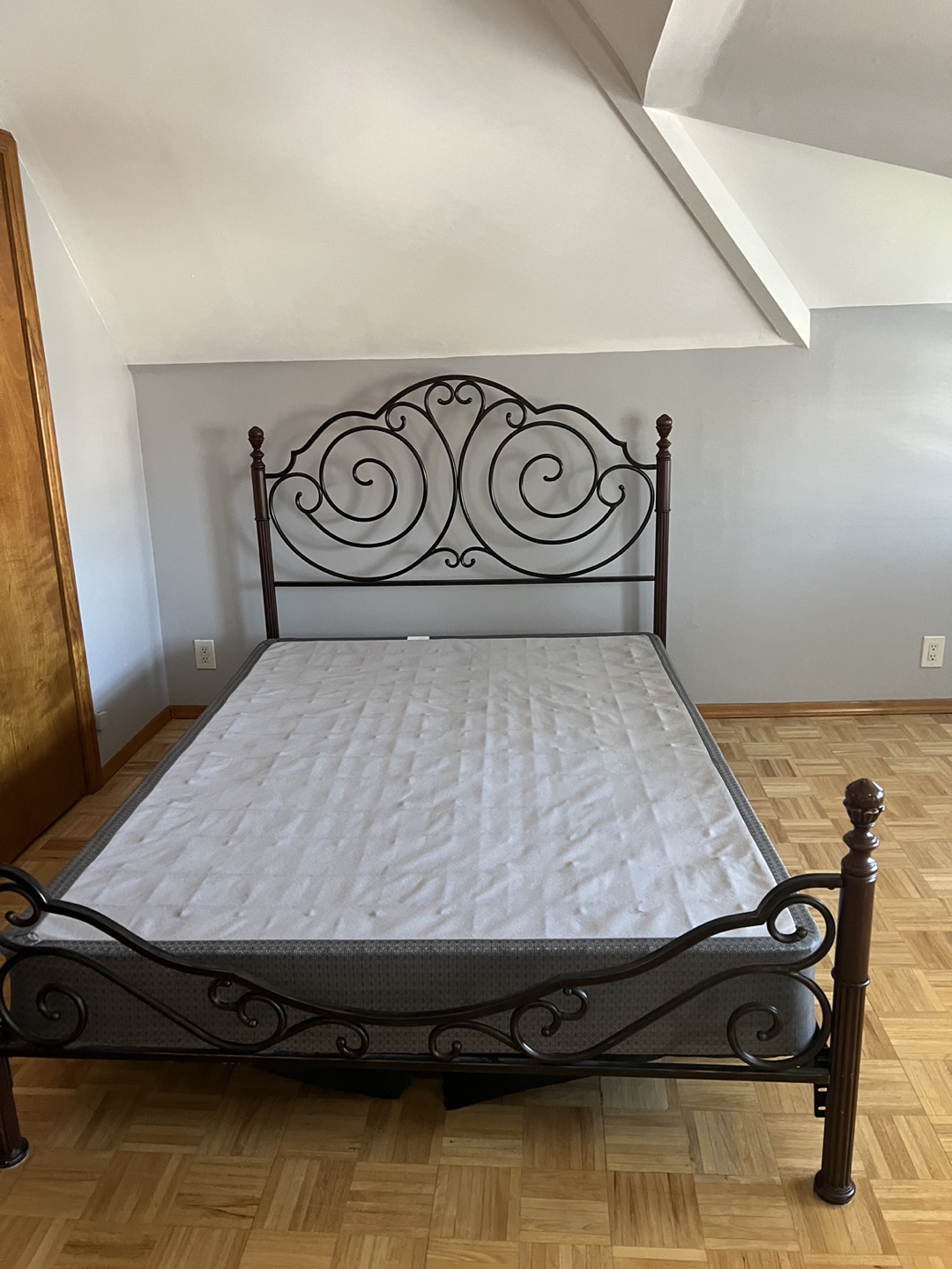Queen wood and metal bed frame with foot board - photo 5