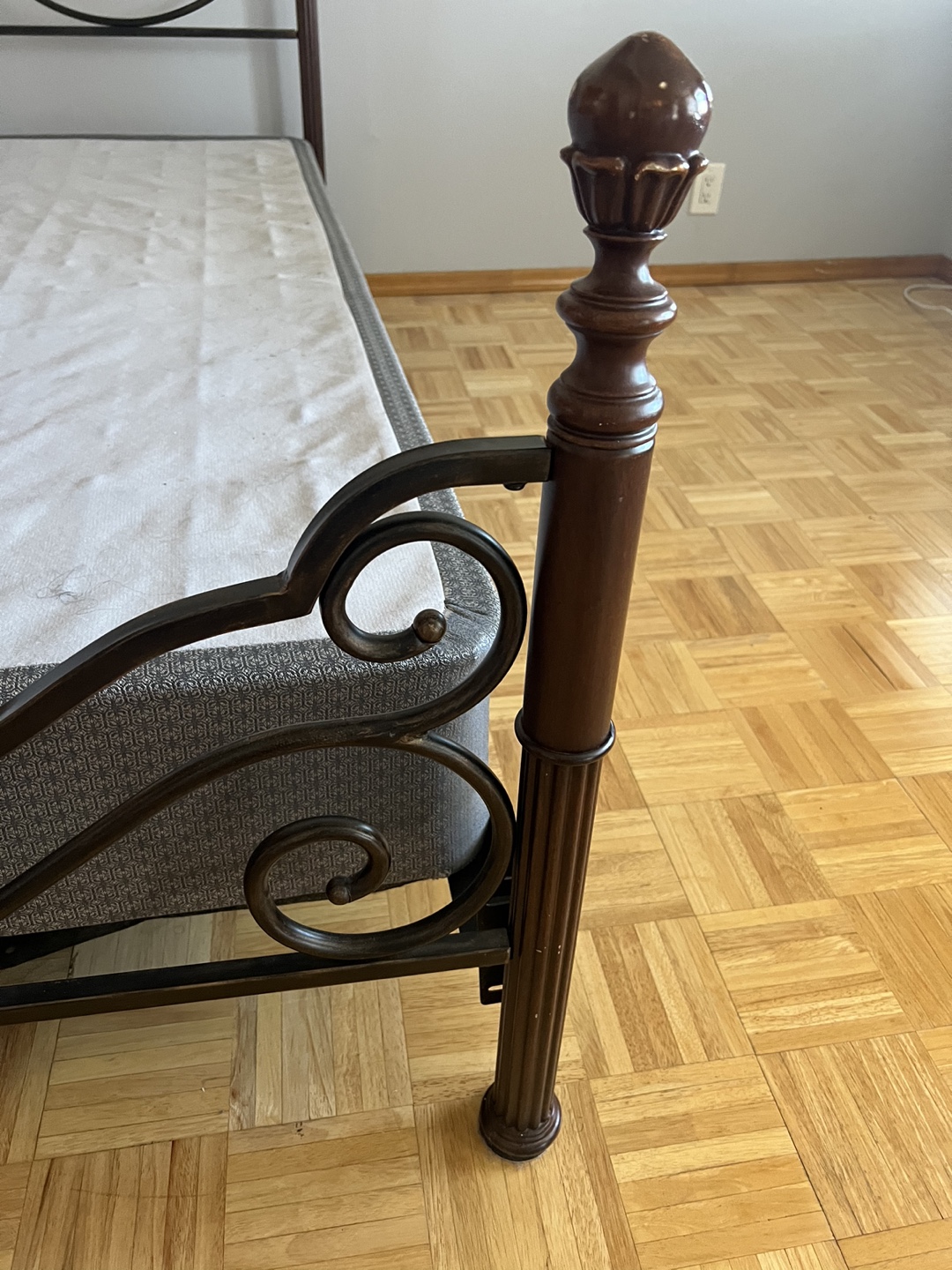 Queen wood and metal bed frame with foot board - photo 3