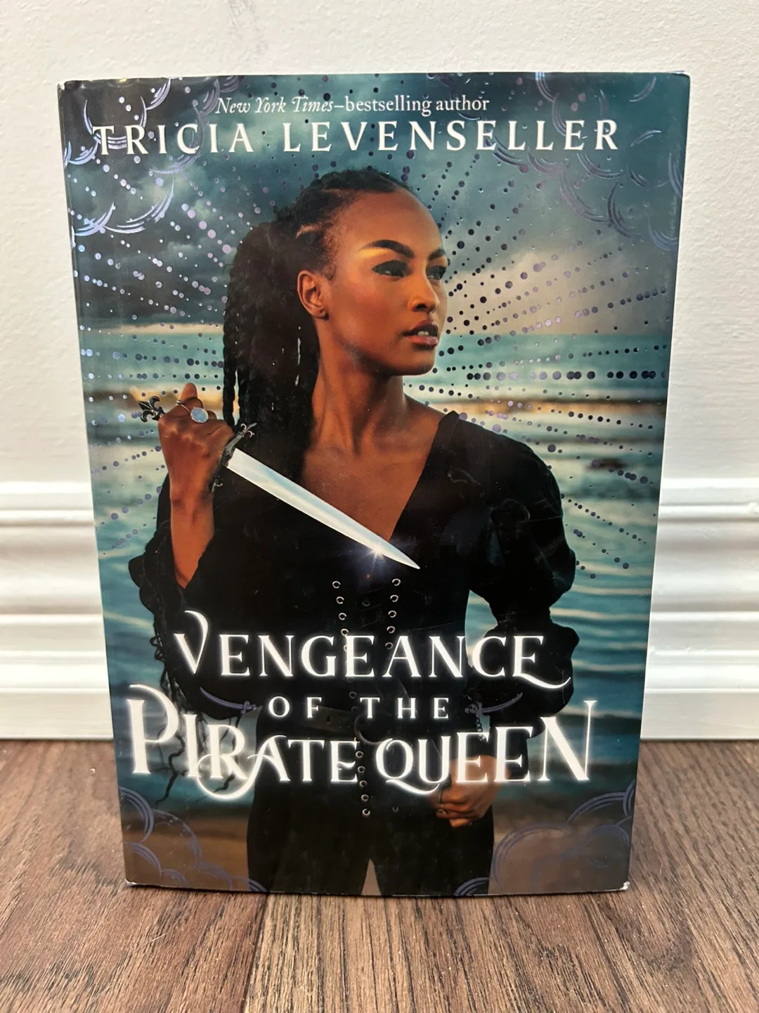 BN Deluxe Vengeance of the Pirate Queen - Tricia Levenseller image indicator(2)