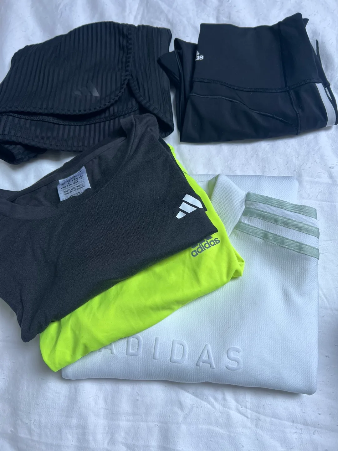 Lot of 5 adidas pieces image indicator(2)