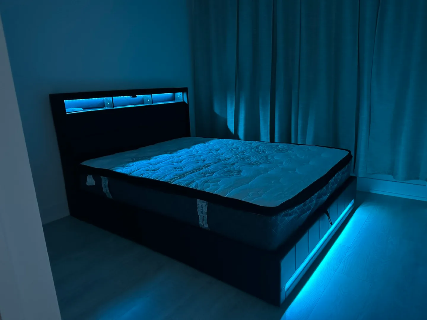 Queen Size LED Bed Frame with Built-in Shelves image indicator(2)