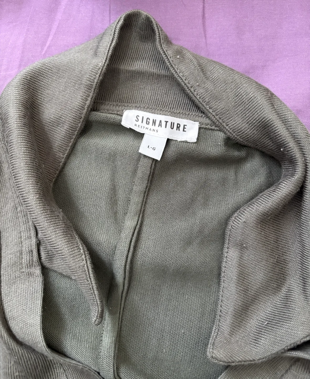 REITMANS Signature Olive Green V-Neck 3/4 Sleeve Top image indicator(2)