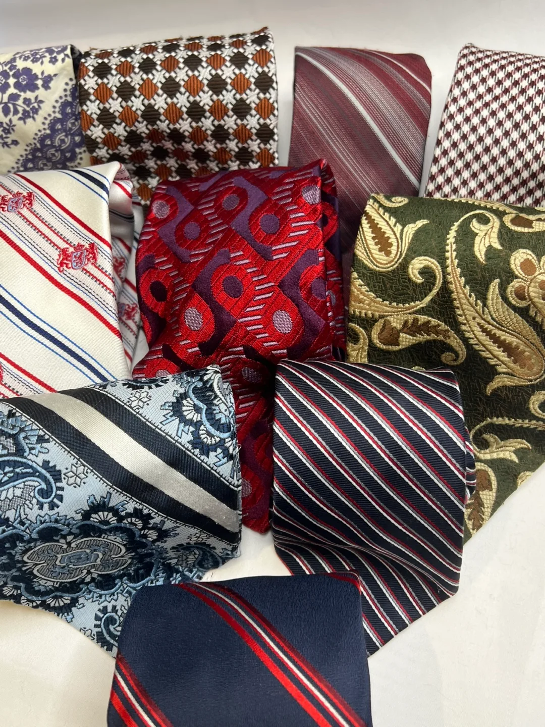 Ten Vintage Men's Neckties - Assorted Colours and Patterns image indicator(3)