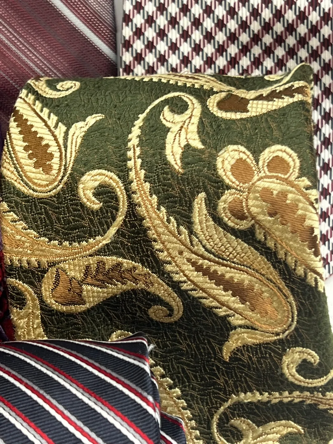 Ten Vintage Men's Neckties - Assorted Colours and Patterns image indicator(5)