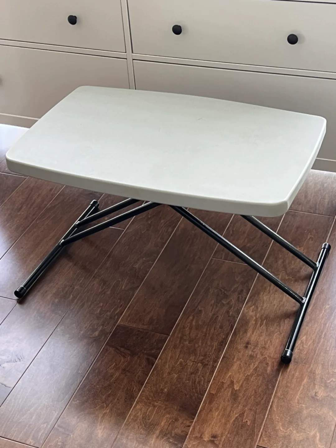 Adjustable Folding Table image indicator(2)