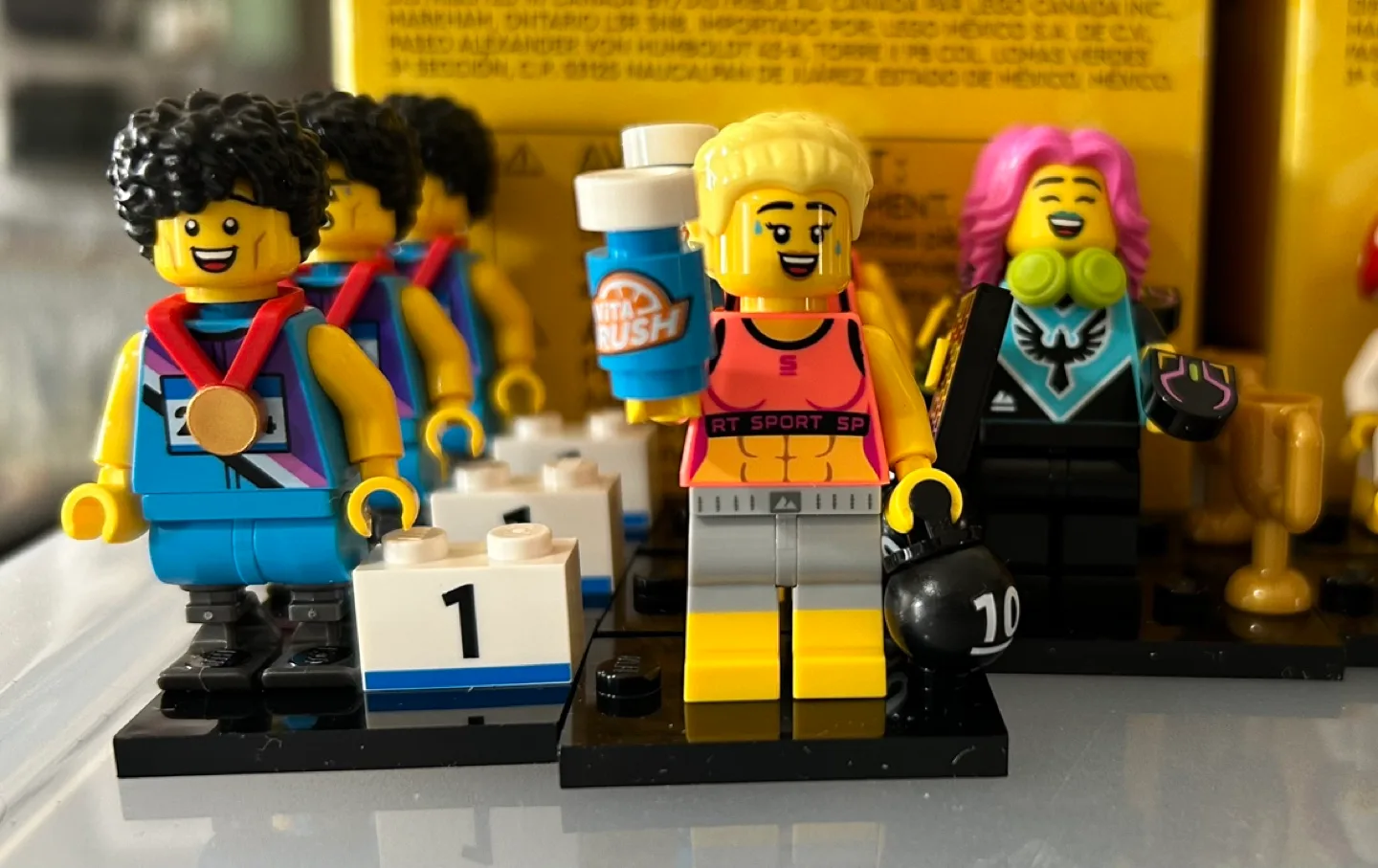 ✨✨LEGO Minifigures Series 25 - 6 left image indicator(2)