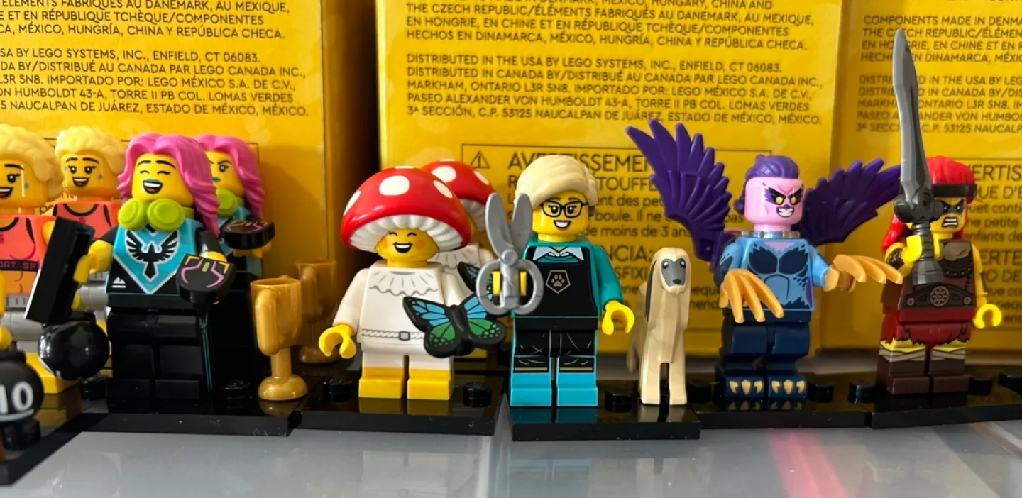 ✨✨LEGO Minifigures Series 25 - 6 left image indicator(3)