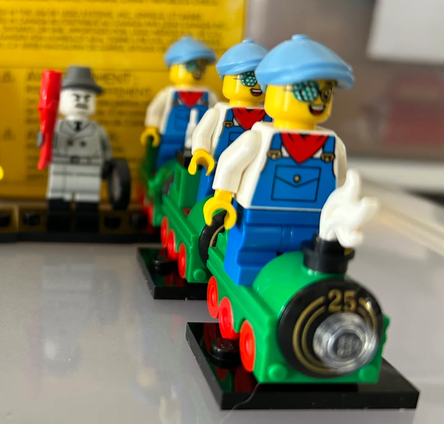 ✨✨LEGO Minifigures Series 25 - 6 left image indicator(4)