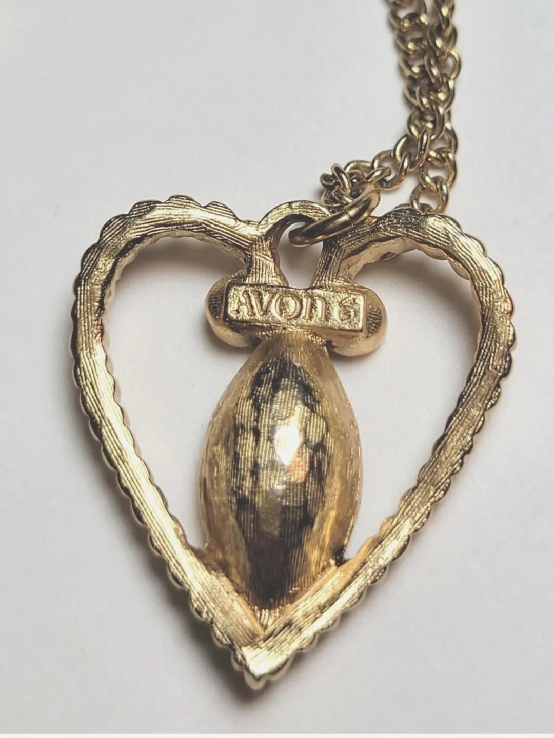 Avon Gold Tone Heart Pendant With Glass Rhinestone Necklace image indicator(6)
