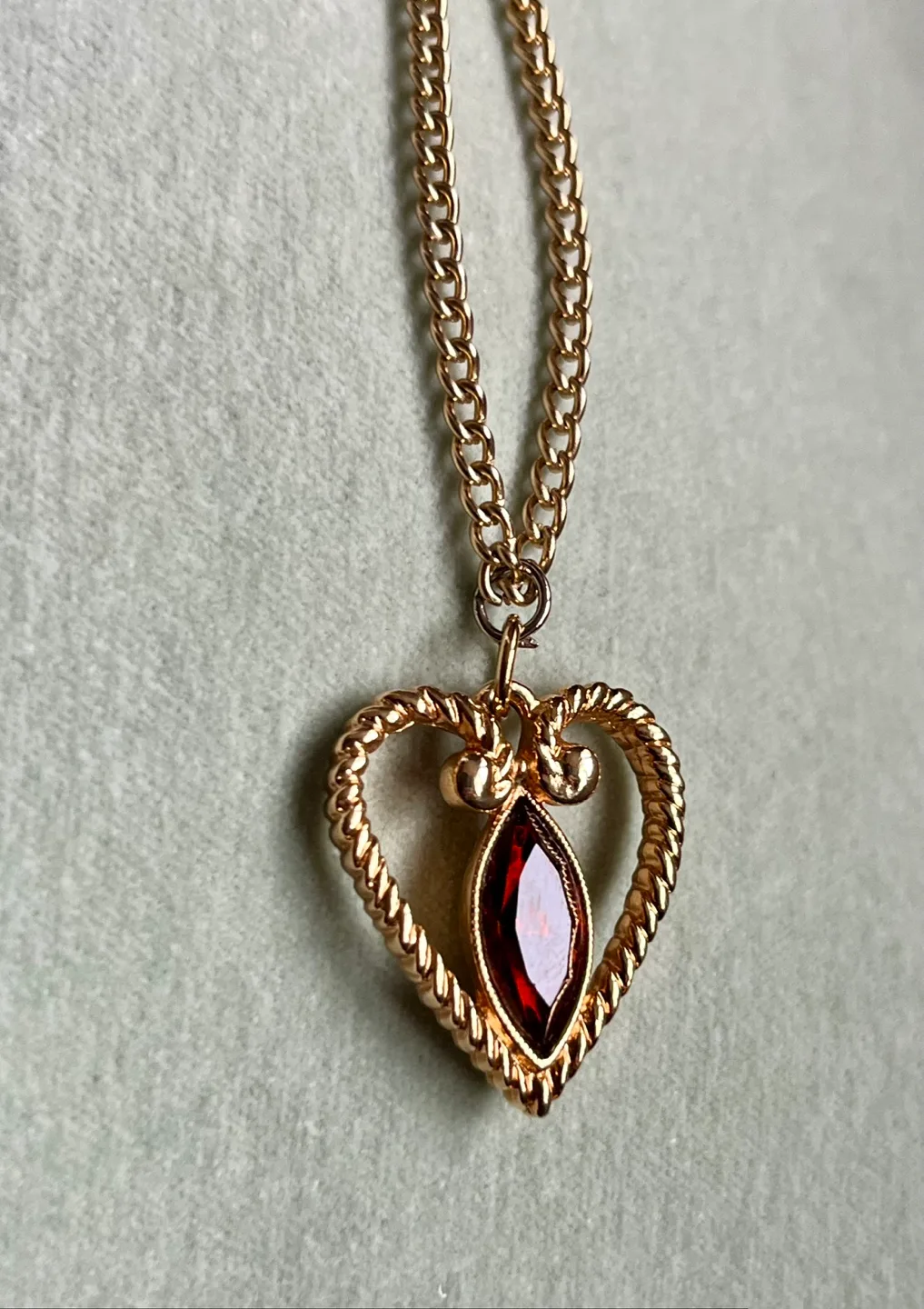 Avon Gold Tone Heart Pendant With Glass Rhinestone Necklace image indicator(4)