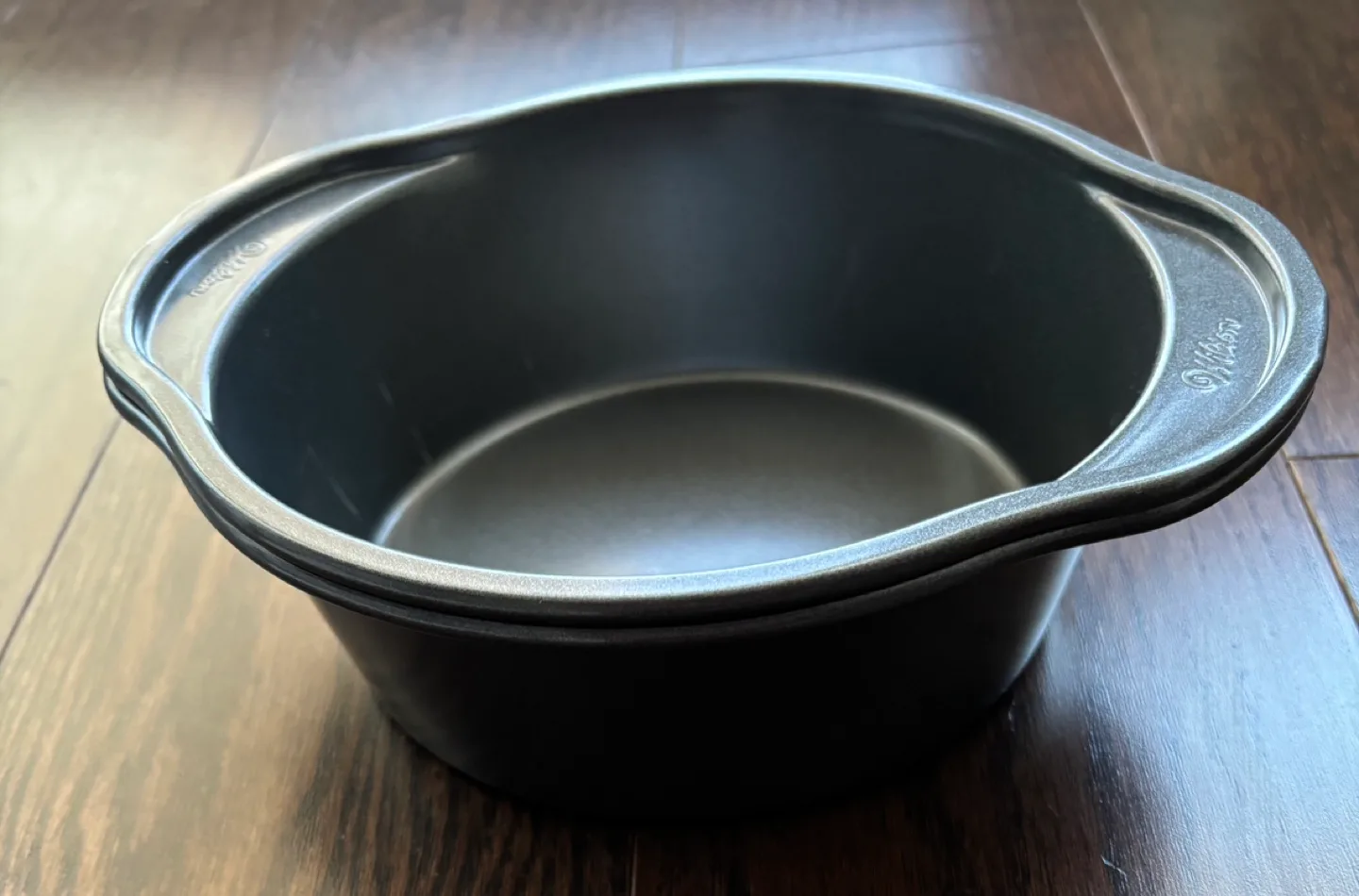 Wilton Premium Non-Stick 6in Round Cake Pan Set, 2-Piece image indicator(2)